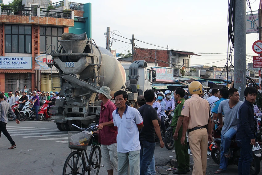 Vụ việc khiến giao thông khu vực ùn ứ. 